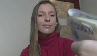 amateur pijpen brunette close up tsjechisch thuis thuisland job oraal openbaar